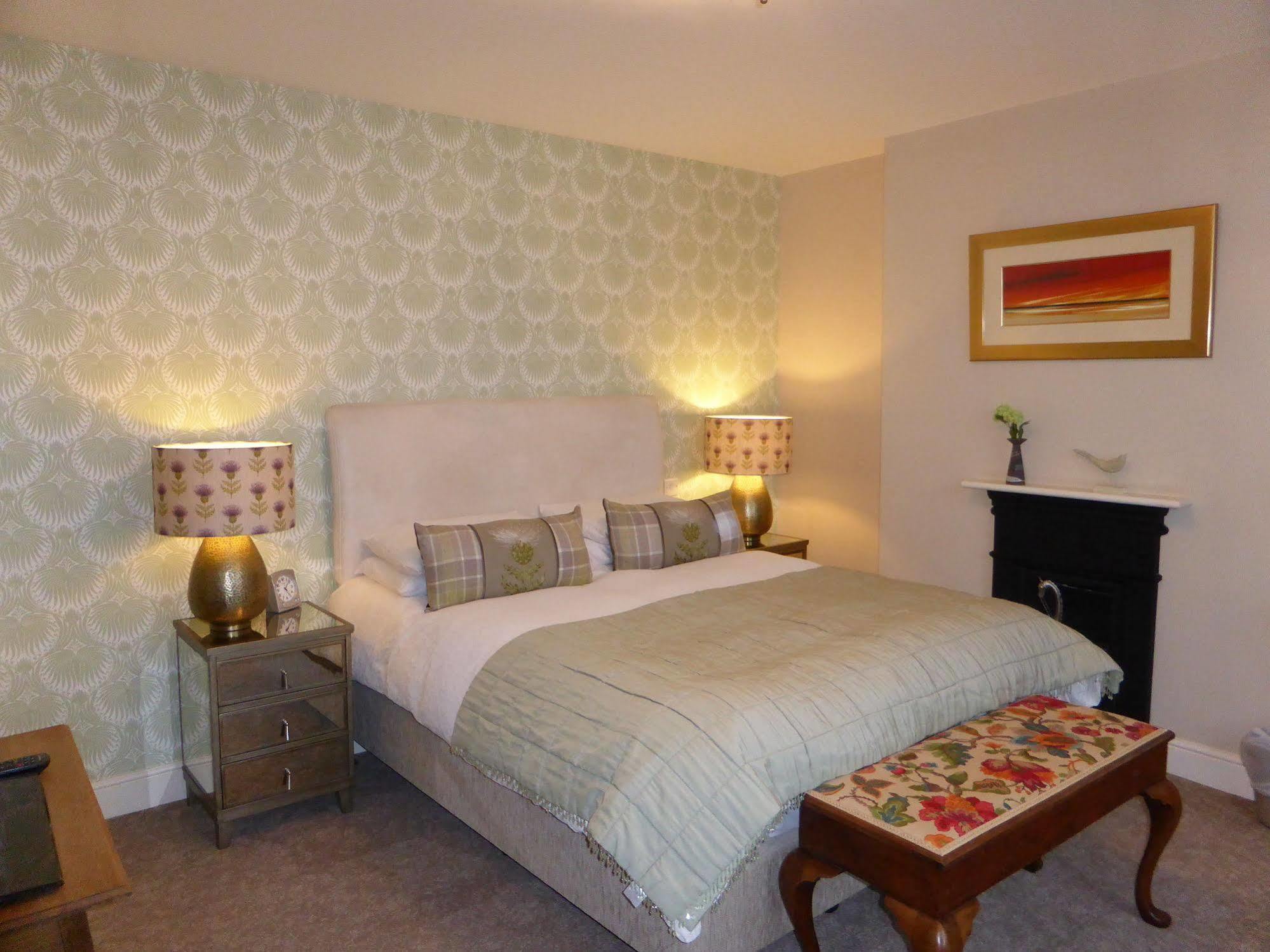 Lynwood House 4*
